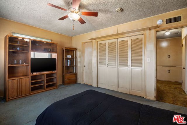 15201 Devonshire Street, Los Angeles, CA 91345
