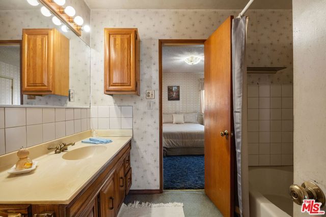 15201 Devonshire Street, Los Angeles, CA 91345