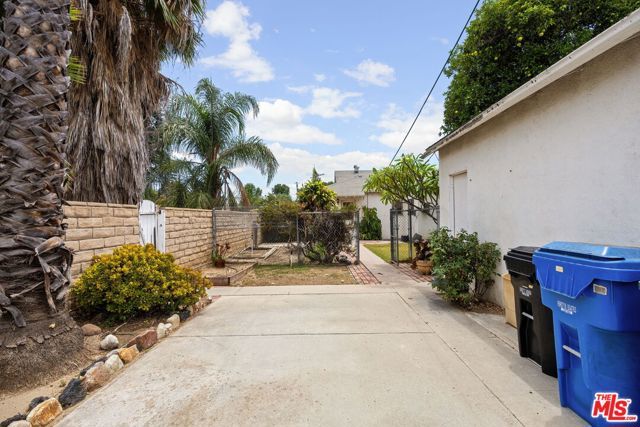 15201 Devonshire Street, Los Angeles, CA 91345
