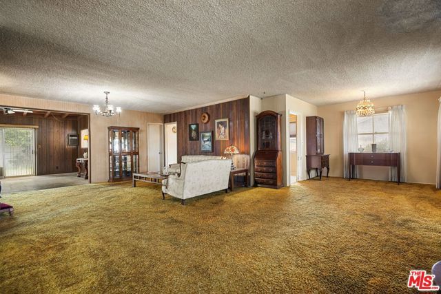 15201 Devonshire Street, Los Angeles, CA 91345