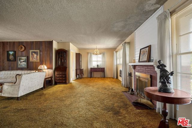 15201 Devonshire Street, Los Angeles, CA 91345