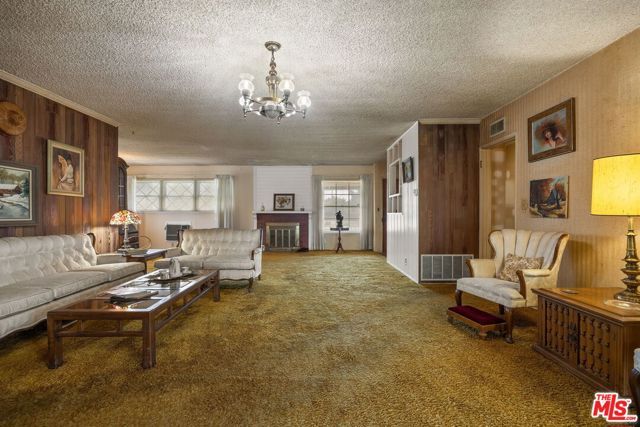 15201 Devonshire Street, Los Angeles, CA 91345