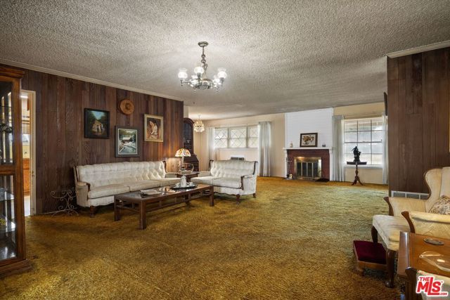 15201 Devonshire Street, Los Angeles, CA 91345