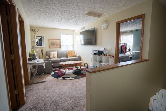 929 Lockmead Court, Pataskala, OH 43062