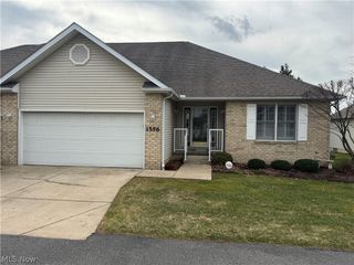 1556 Pimlico Drive 15, Youngstown, OH 44515