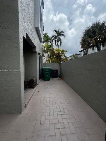 15375 SW 105th Ln 4, Miami, FL 33196