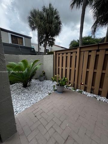 15375 SW 105th Ln 4, Miami, FL 33196