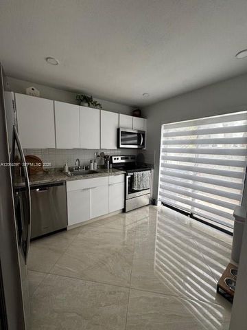 15375 SW 105th Ln 4, Miami, FL 33196