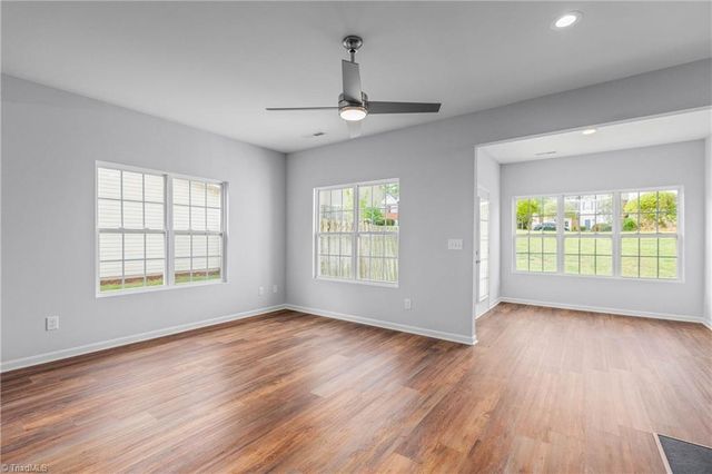 1633 Olivers Crossing Circle, Winston-salem, NC 27127