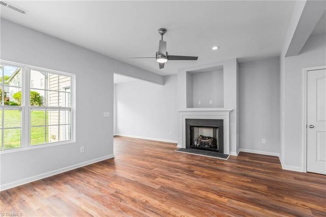 1633 Olivers Crossing Circle, Winston-salem, NC 27127