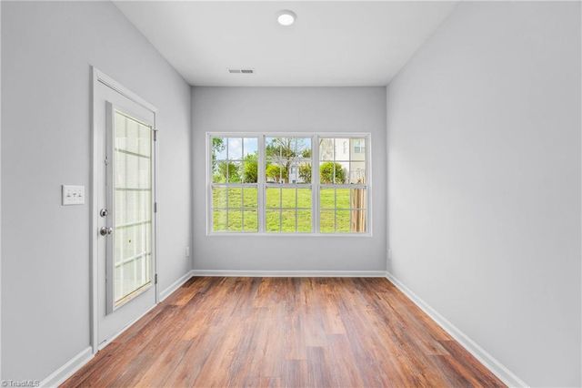 1633 Olivers Crossing Circle, Winston-salem, NC 27127