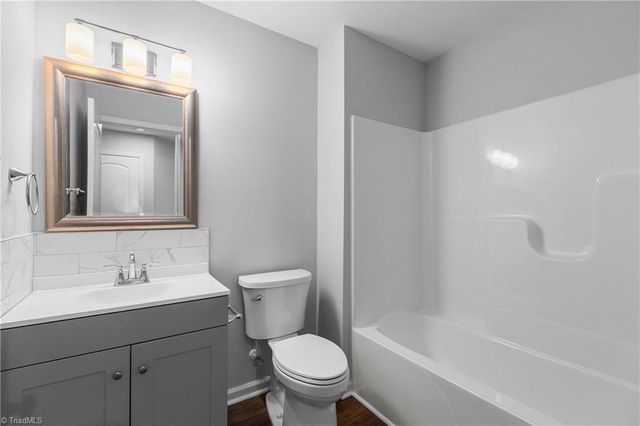 1633 Olivers Crossing Circle, Winston-salem, NC 27127