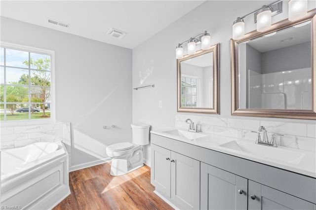 1633 Olivers Crossing Circle, Winston-salem, NC 27127