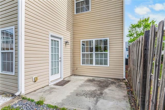 1633 Olivers Crossing Circle, Winston-salem, NC 27127