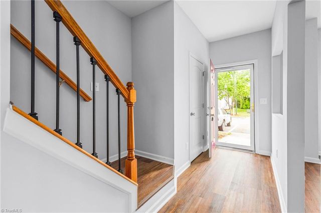 1633 Olivers Crossing Circle, Winston-salem, NC 27127