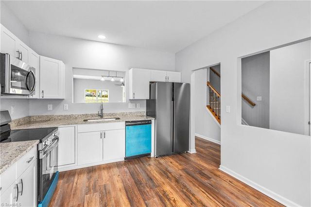 1633 Olivers Crossing Circle, Winston-salem, NC 27127