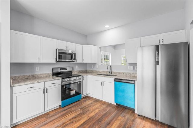 1633 Olivers Crossing Circle, Winston-salem, NC 27127