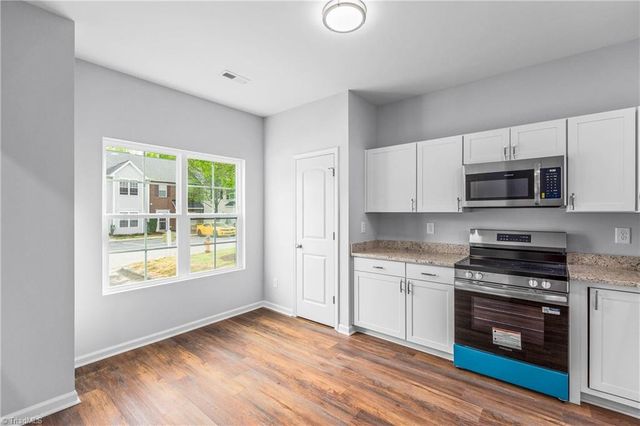 1633 Olivers Crossing Circle, Winston-salem, NC 27127
