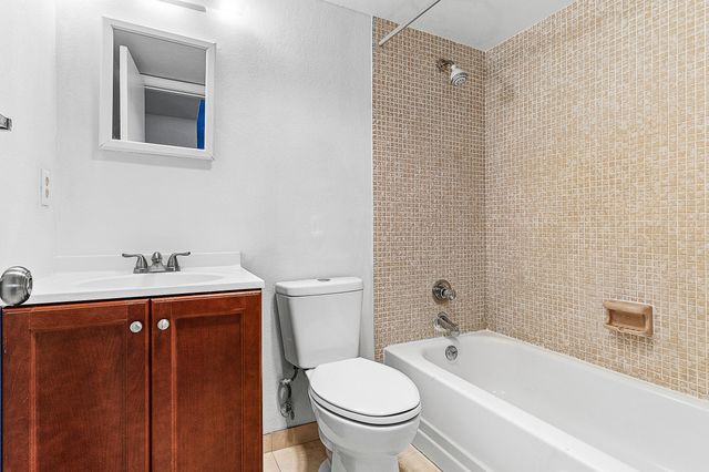 9855 Sandalfoot Boulevard 305, Boca Raton, FL 33428