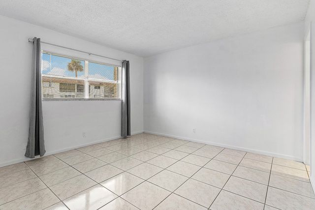 9855 Sandalfoot Boulevard 305, Boca Raton, FL 33428