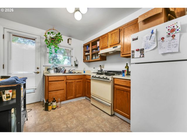 1925 Se ALDER St, Portland, OR 97214