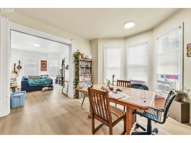 1925 Se ALDER St, Portland, OR 97214