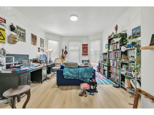 1925 Se ALDER St, Portland, OR 97214
