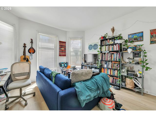 1925 Se ALDER St, Portland, OR 97214