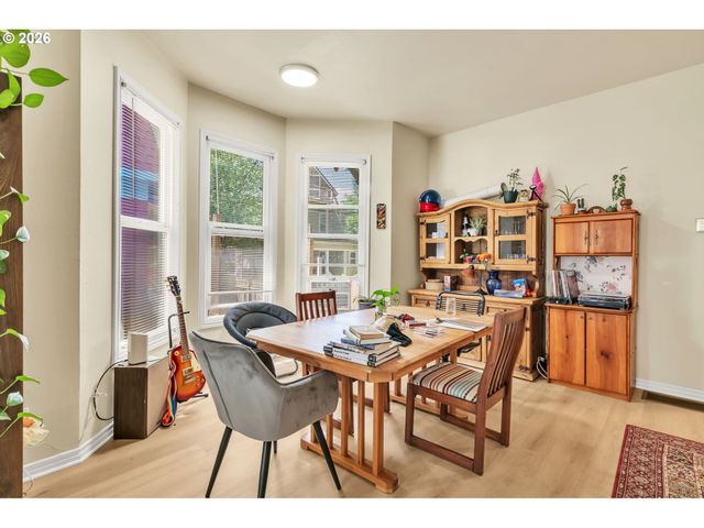 1925 Se ALDER St, Portland, OR 97214