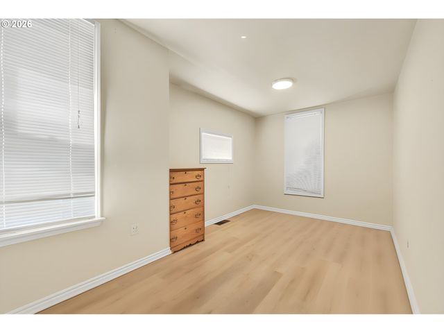 1925 Se ALDER St, Portland, OR 97214
