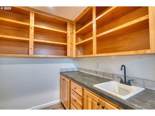 959 High Prairie Rd, Lyle, WA 98635