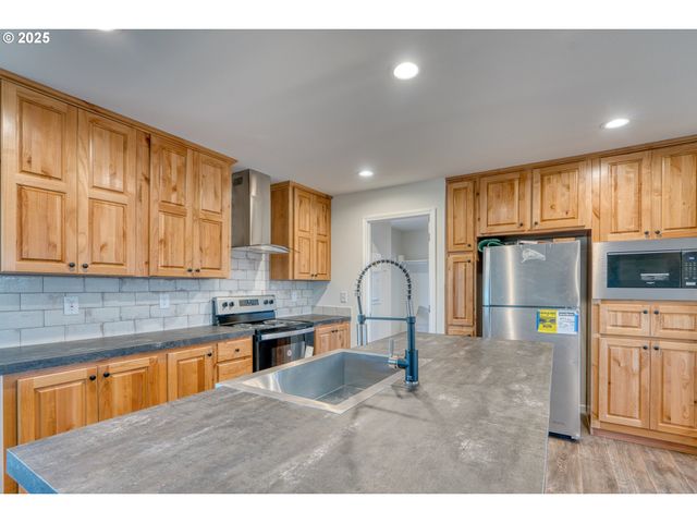 959 High Prairie Rd, Lyle, WA 98635