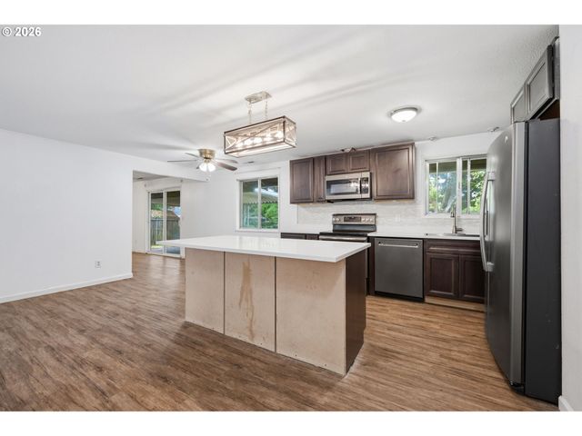 1211 Se 212TH Ave, Gresham, OR 97030