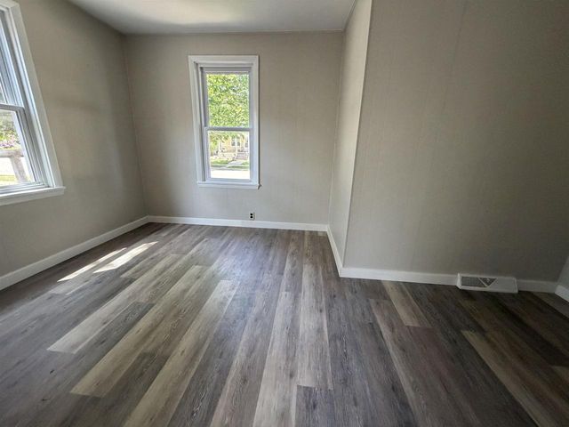 30 E 10TH STREET, Fond Du Lac, WI 54935