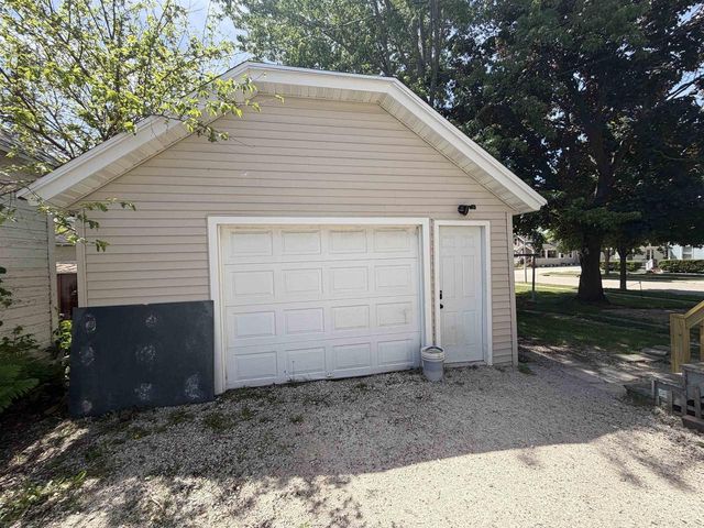 30 E 10TH STREET, Fond Du Lac, WI 54935