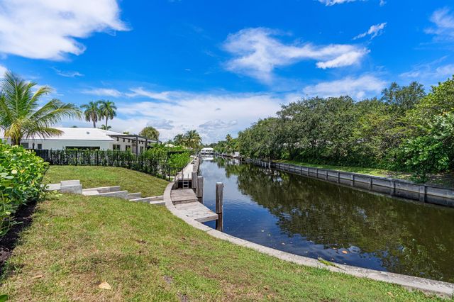 1090 SW Mulberry Way, Boca Raton, FL 33486