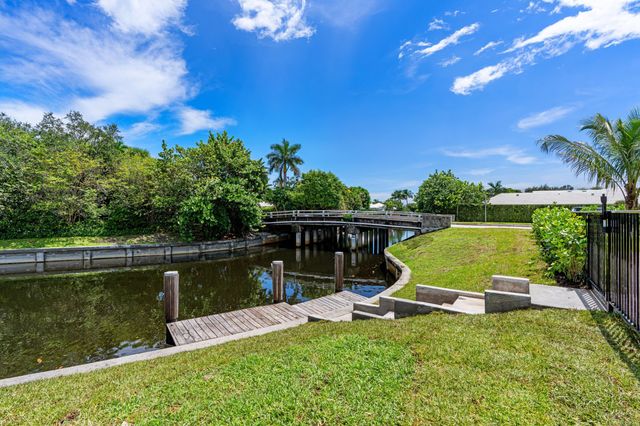 1090 SW Mulberry Way, Boca Raton, FL 33486
