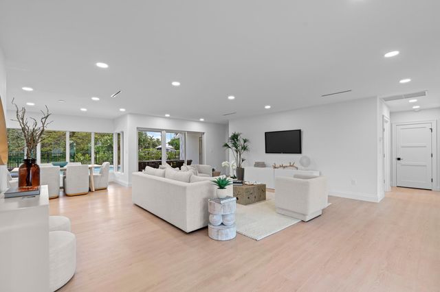 1090 SW Mulberry Way, Boca Raton, FL 33486