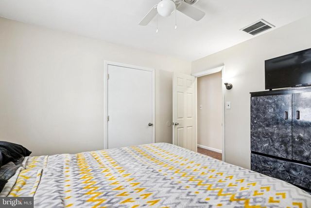 304 SPRUCE AVE, Lindenwold, NJ 08021