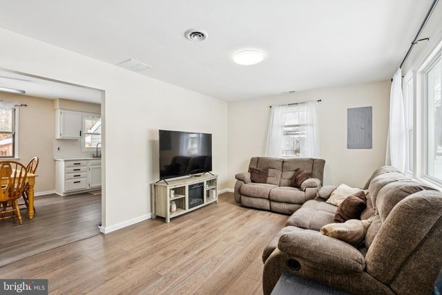 304 SPRUCE AVE, Lindenwold, NJ 08021