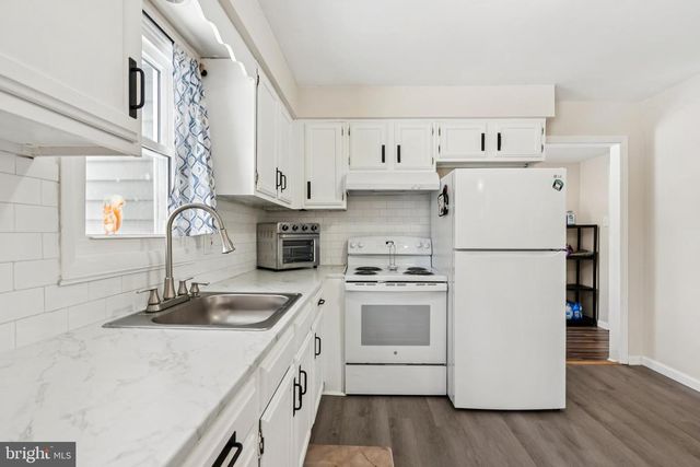 304 SPRUCE AVE, Lindenwold, NJ 08021