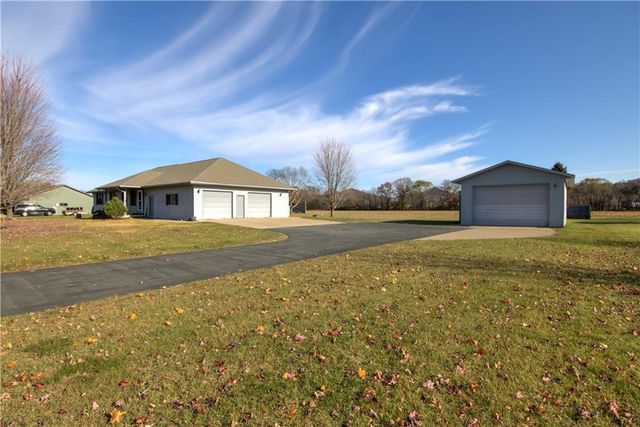 8536 Hanson Drive, Holmen, WI 54636