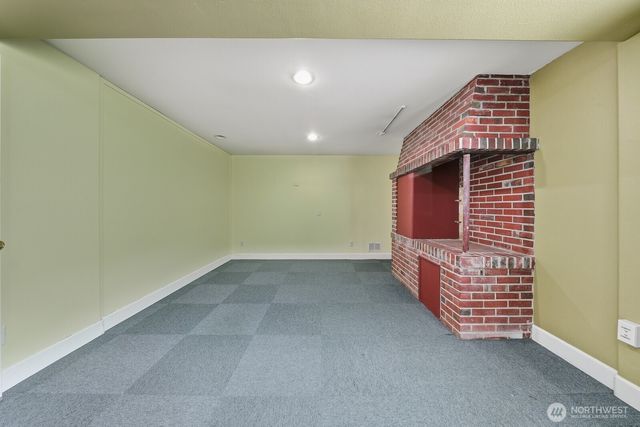 10516 E Riverside Drive, Bothell, WA 98011