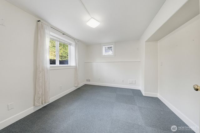 10516 E Riverside Drive, Bothell, WA 98011