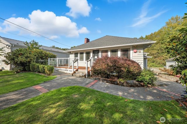 10516 E Riverside Drive, Bothell, WA 98011