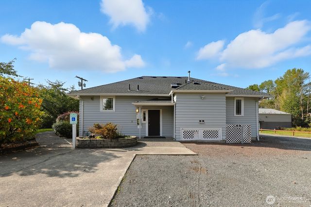 10516 E Riverside Drive, Bothell, WA 98011