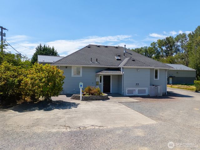 10516 E Riverside Drive, Bothell, WA 98011