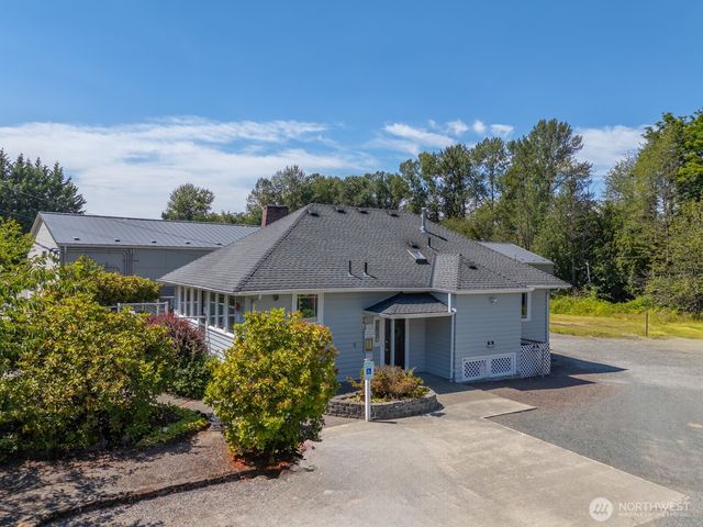 10516 E Riverside Drive, Bothell, WA 98011