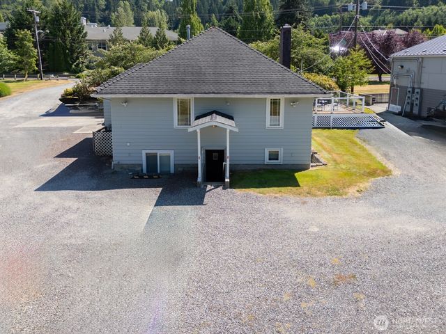 10516 E Riverside Drive, Bothell, WA 98011