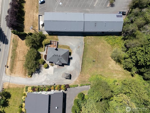 10516 E Riverside Drive, Bothell, WA 98011